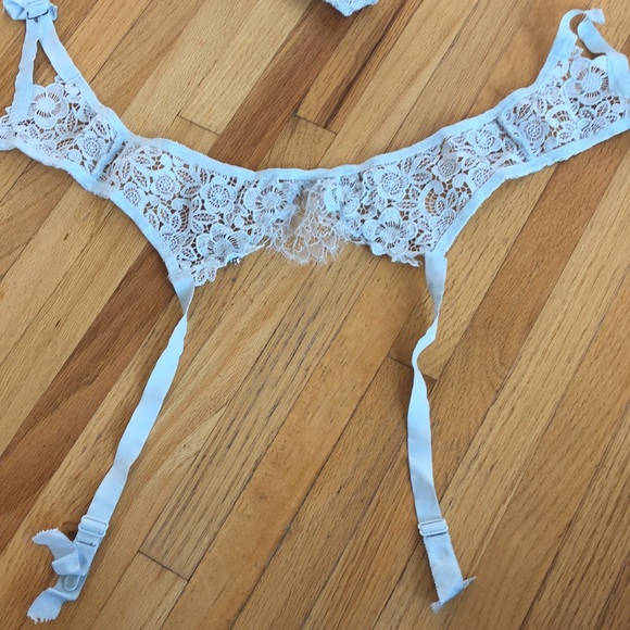 VICTORIA’S SECRET Garter Belt and G string - NWT - Picture 5 of 12